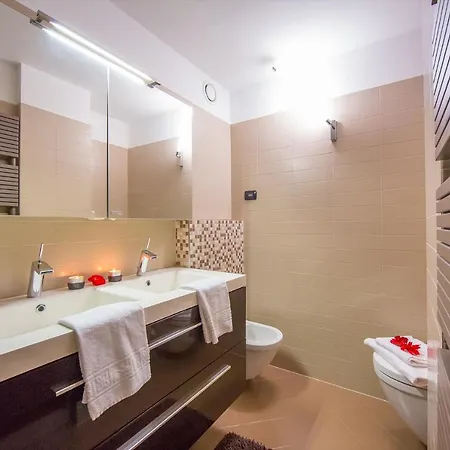 Sleeps 8 Pool דירה *