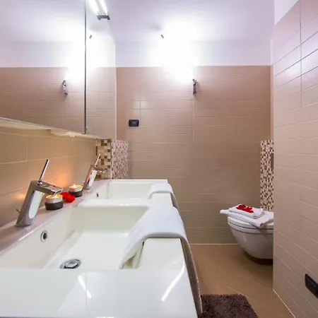 דירה Sleeps 8 Pool